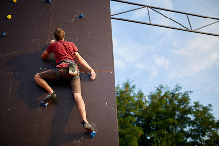動越來越普 動越來越普